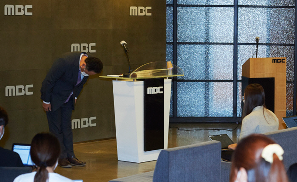 @koryodynasty

MBC President Park Sung-je just held a presser where he apologised for the MBC's controversial Opening Ceremony coverage.