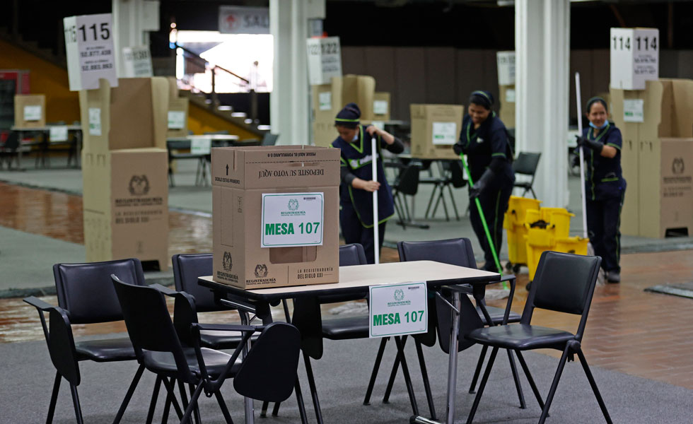 Preparación elecciones Corferias
Foto: EFE
