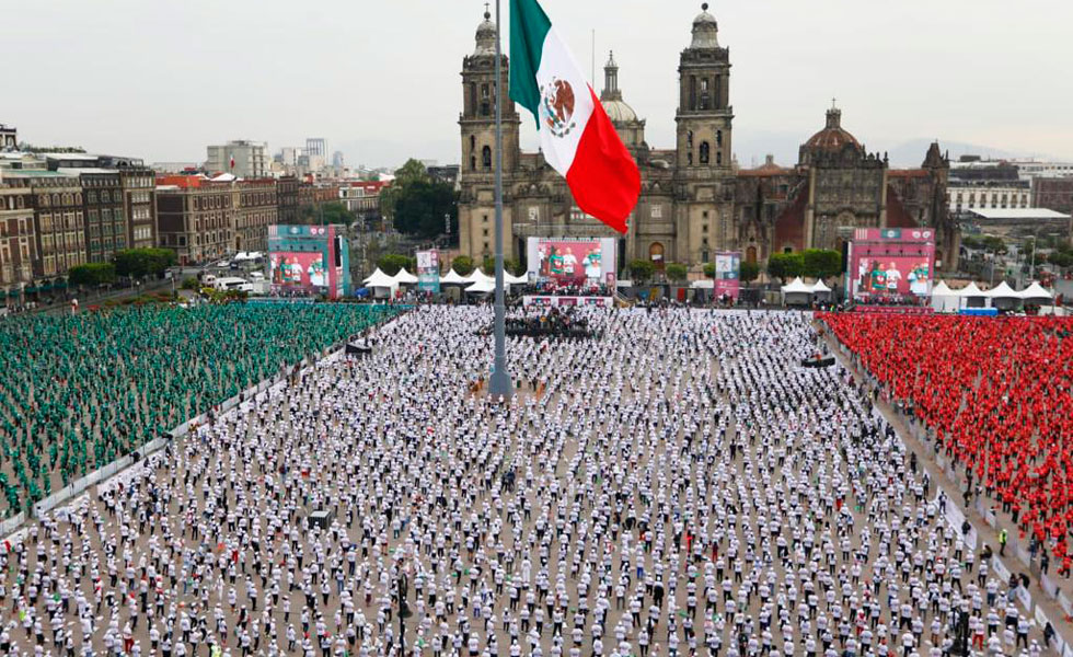 Clase masiva de boxeo en México
Foto: @LaKiks