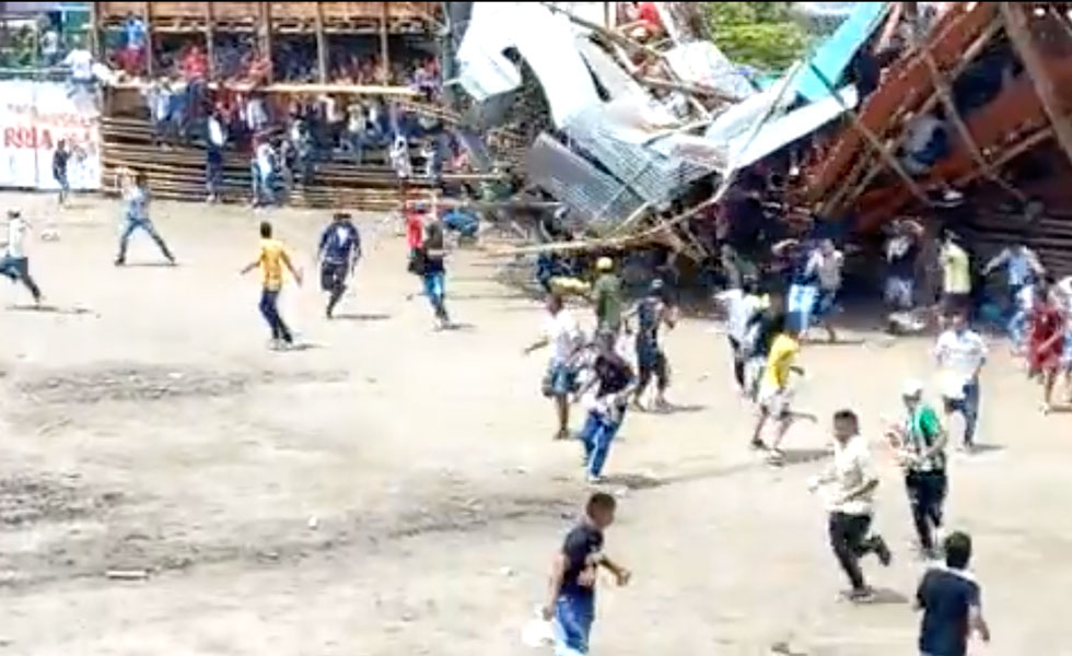 Tragedia en El Espinal por desplome de palcos en plaza de toros
Foto: Captura de video