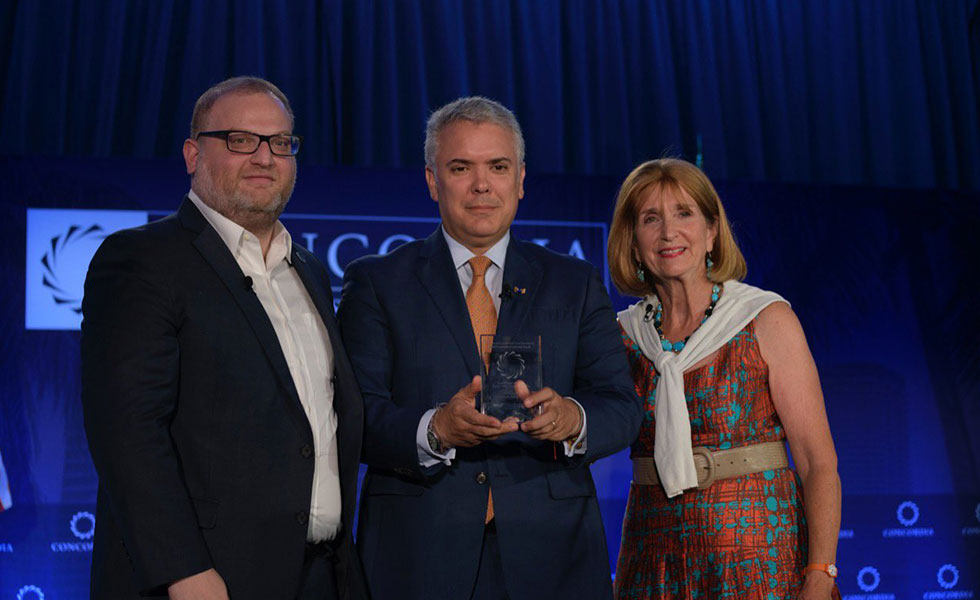 Iván-Duque-recibió-el-Premio-al-Liderazgo-2022