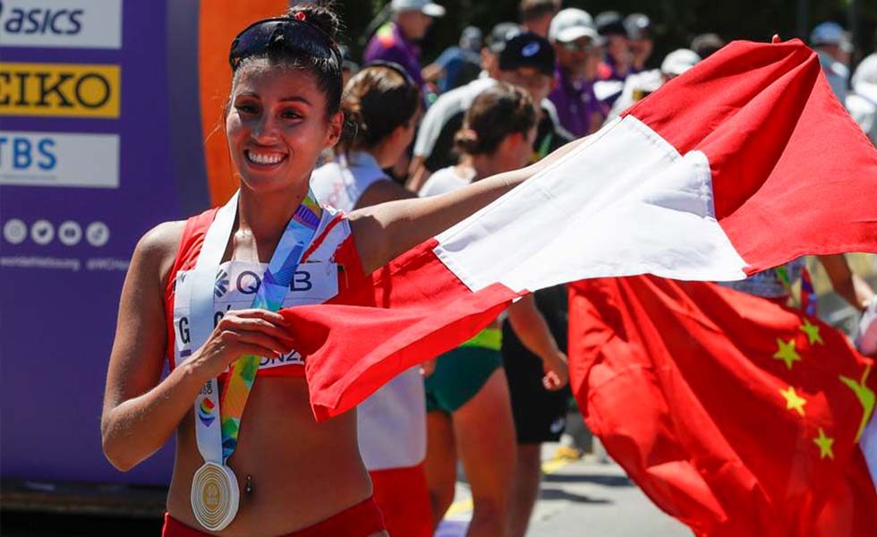 Kimberly García León de Perú celebra al ganar la prueba marcha femenina 20km Mundial Oregón
