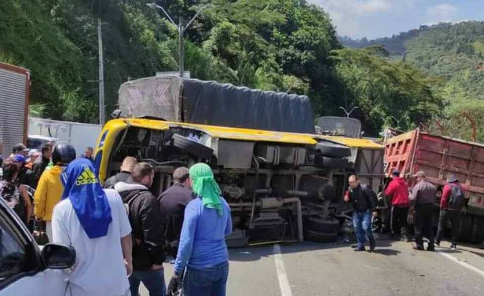 Accidente vía Bogotá - Medellín