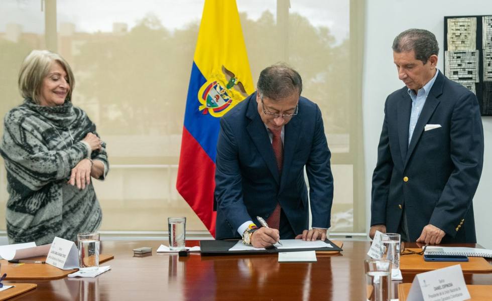 Petro firma el acuerdo con Fedegán - Foto: @petrogustavo