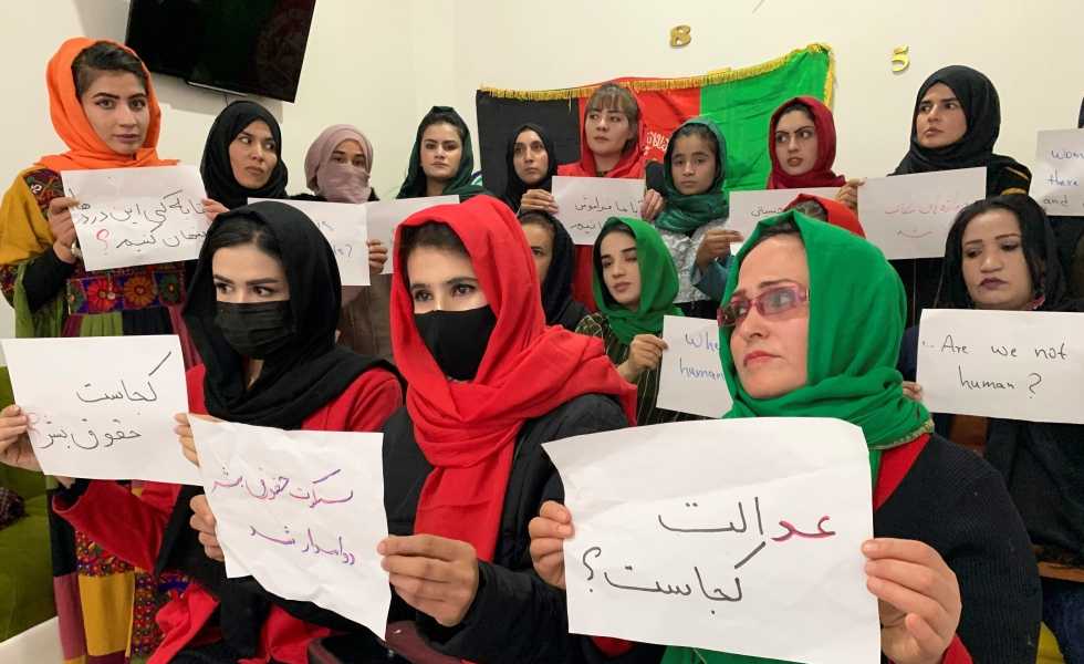 Mujeres afganas protestan - Foto: EFE