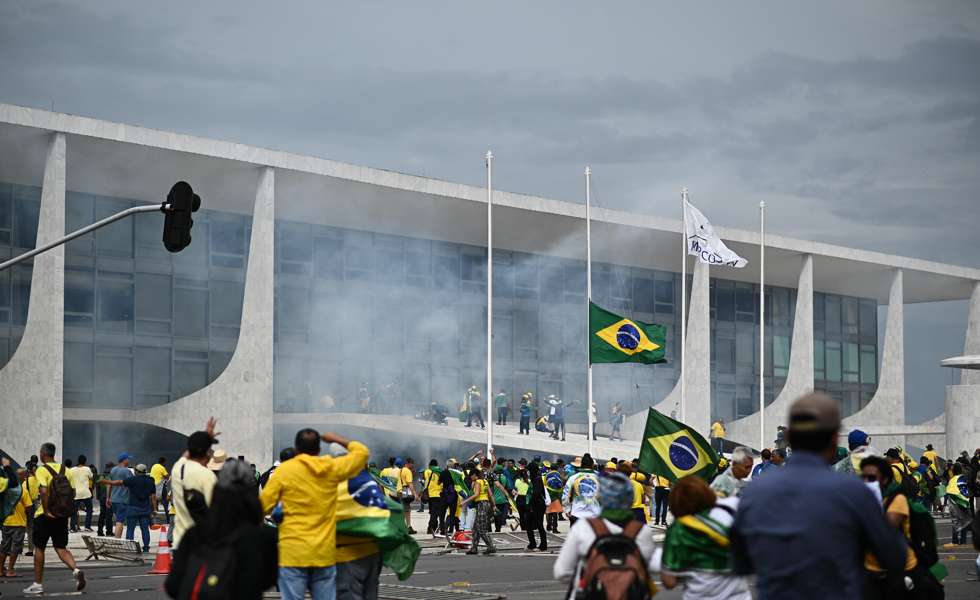 Seguidores invaden Congreso de Brasil