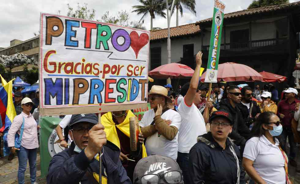 transcurren marchas en apoyo al gobierno de Petro
