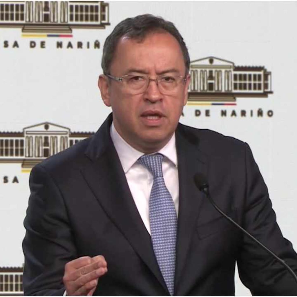 Gobierno rechaza "humillaciones" a policías durante protesta en San Vicente del Caguán