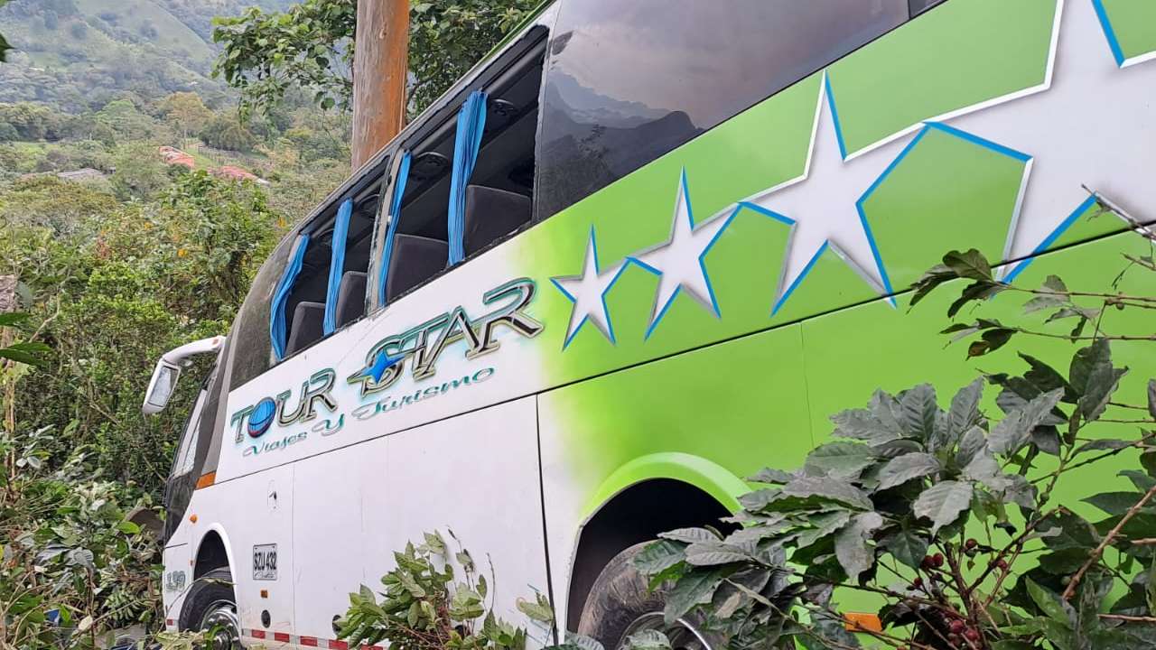 accidente-bus-turismo-colombia-siniestro